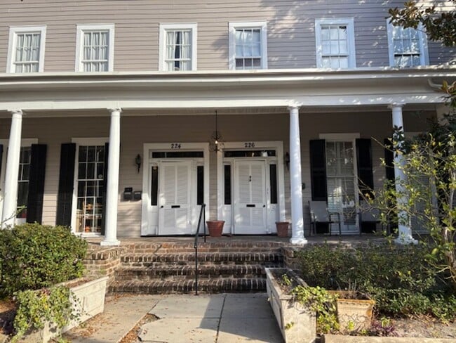 Building Photo - 226 E Gwinnett St