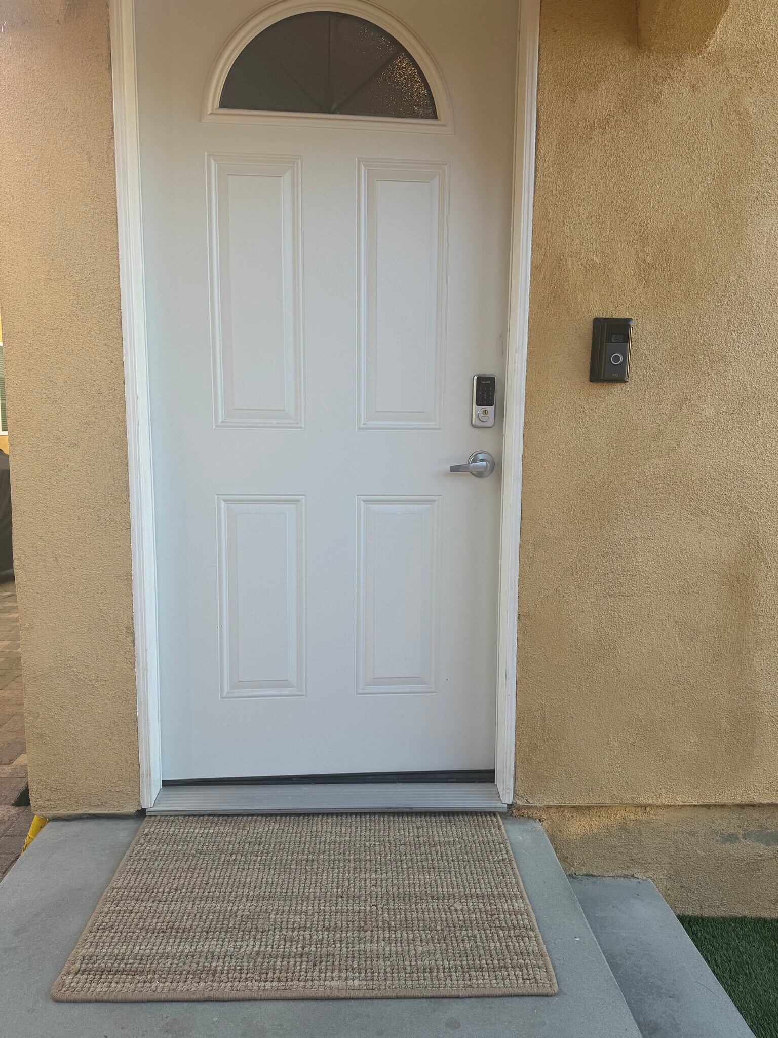 Building Photo - 5827 Rose Ave