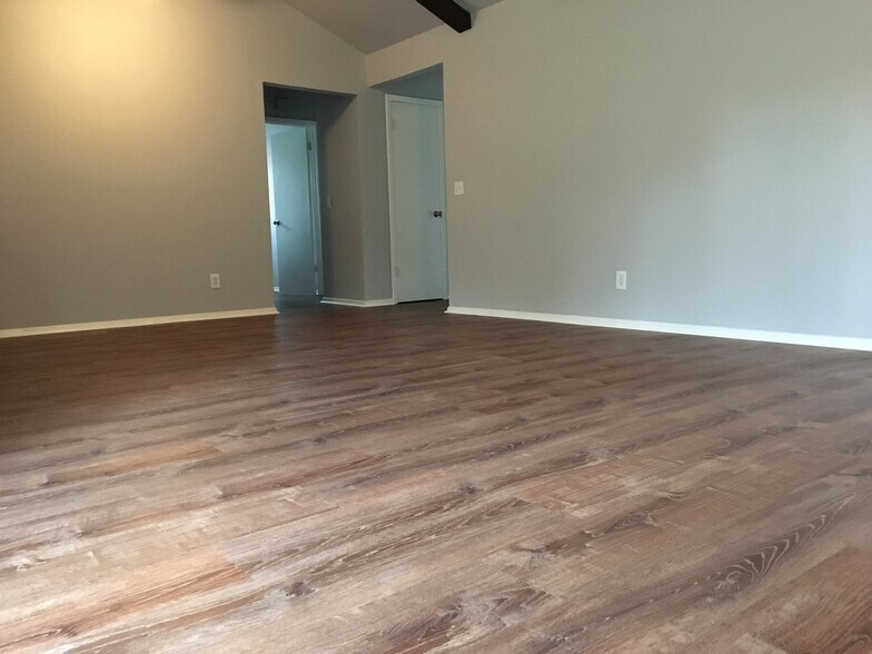 Building Photo - 2400 Dijon Dr