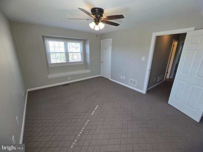 Building Photo - 307 Meadow Ct