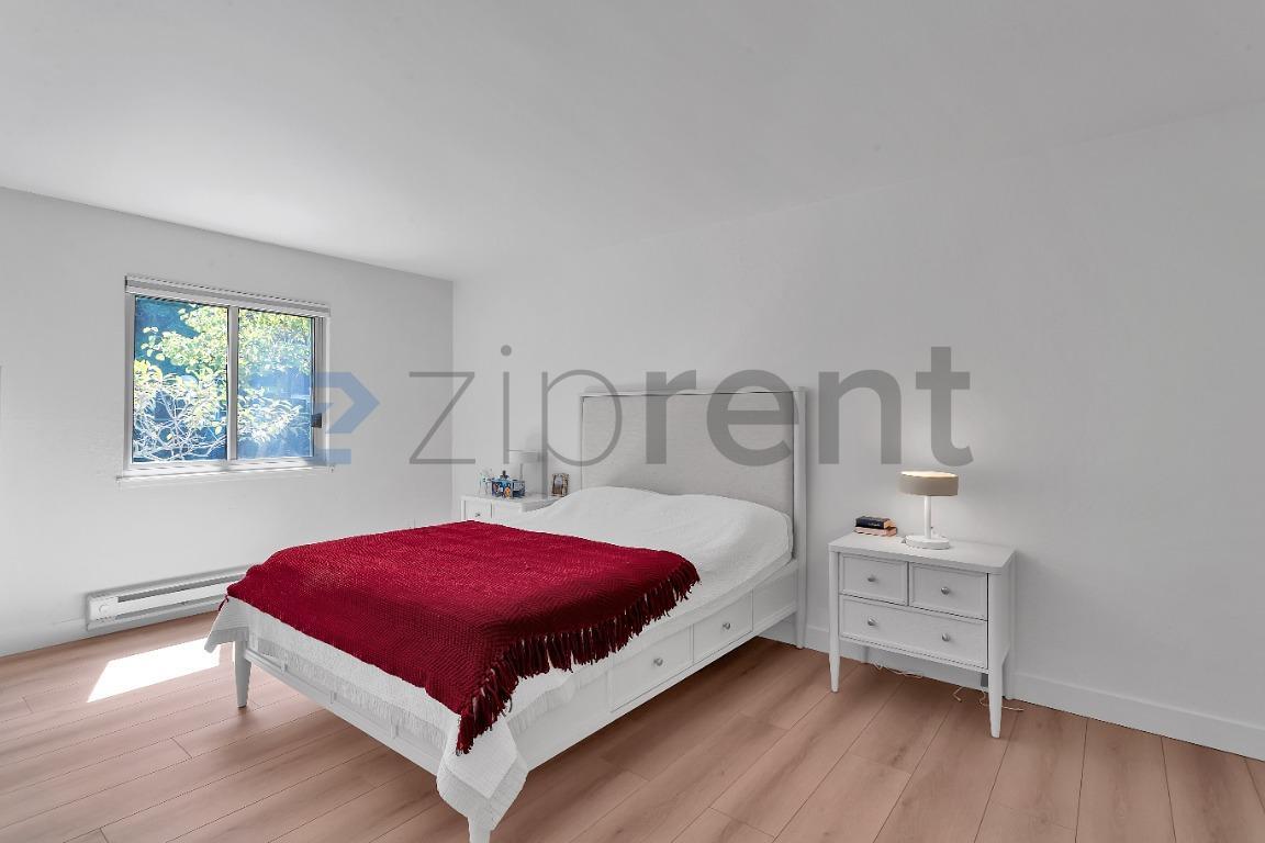 Building Photo - Unit 3