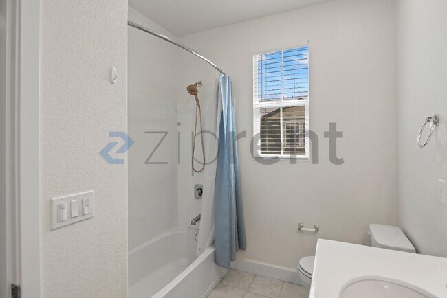 Building Photo - 109 Tranquil Ln