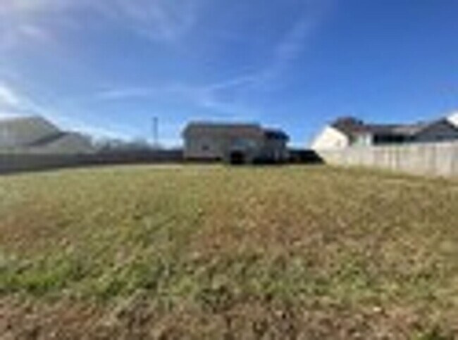 Building Photo - Updated 3BR Home Minutes from Fort Campbell – Fenced Yard & Deck