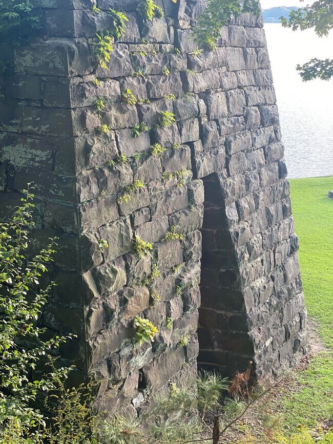 Building Photo - 2 Bedrooms, 2 Bathrooms - Home in Cedar Bluff!