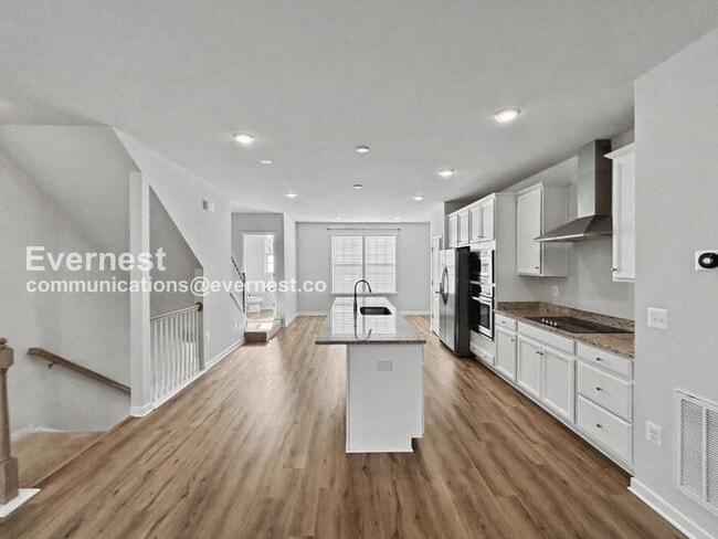 Building Photo - 1325 Claytor Ln