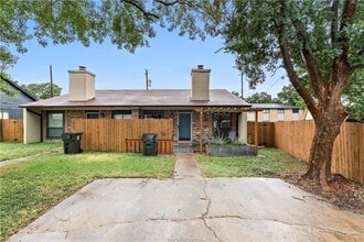 Building Photo - 2810 Forest Bend Dr