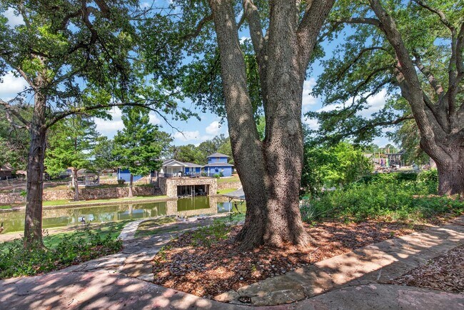 Building Photo - WATERFRONT HOME ON LAKE GRANBURY