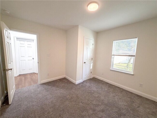 Building Photo - 1051 Lubel Ave