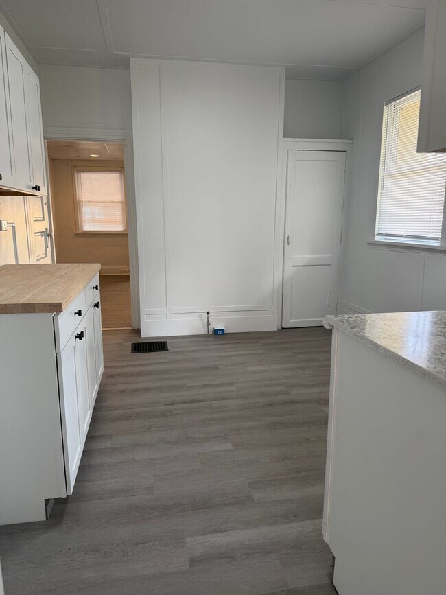 Building Photo - 517 3rd Ave