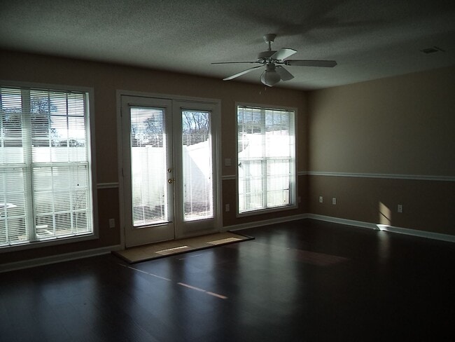 Building Photo - 165 N Spring View Dr