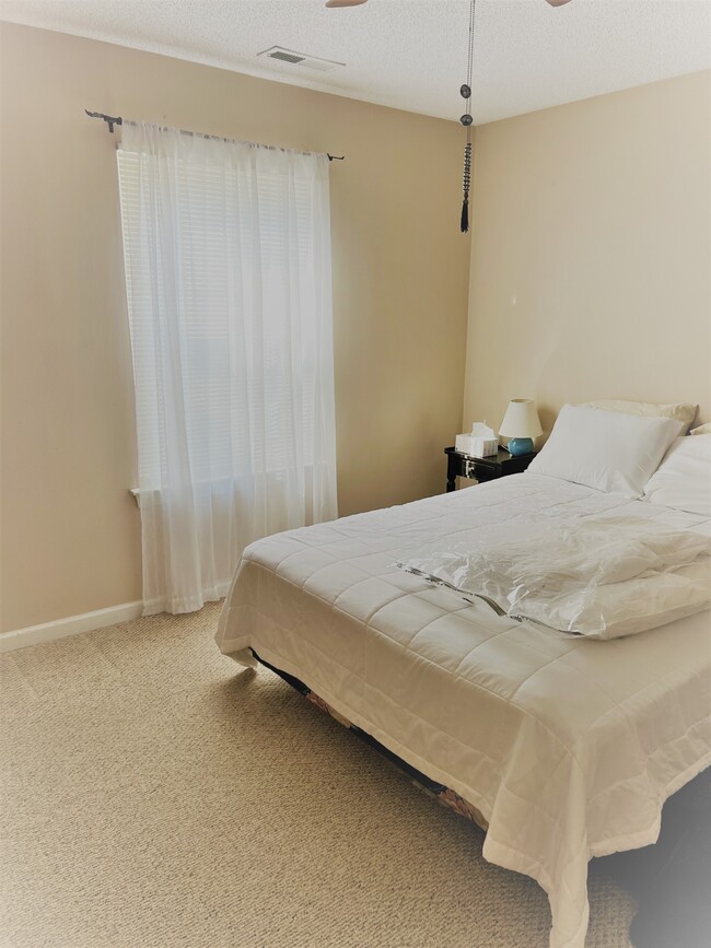 Building Photo - 1705 Willow Creek Ct