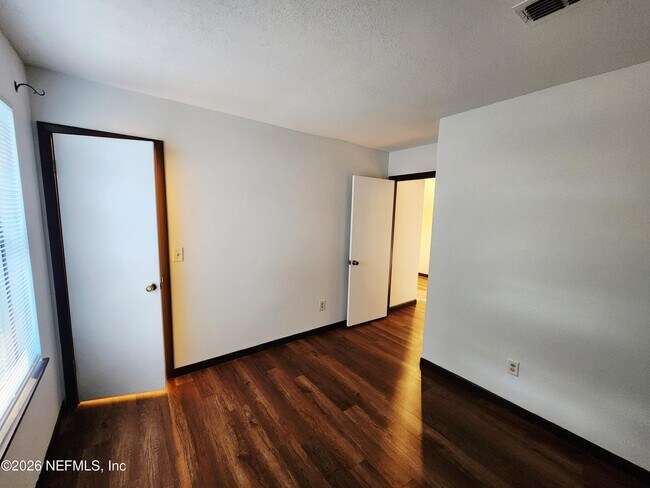 Building Photo - 4655 Trevi Dr