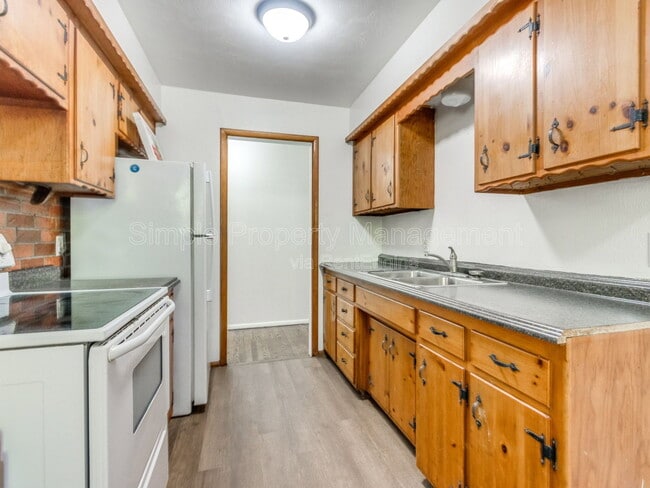 Building Photo - 219 Boston St