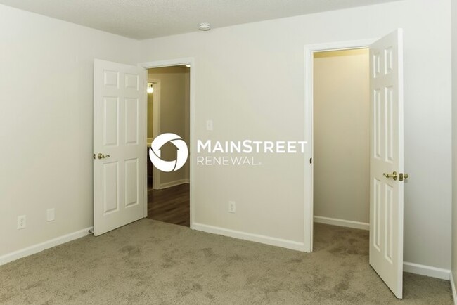 Building Photo - 4 Bedroom Pet-Friendly Home in HUNTSVILLE, AL with Main Street Renewal