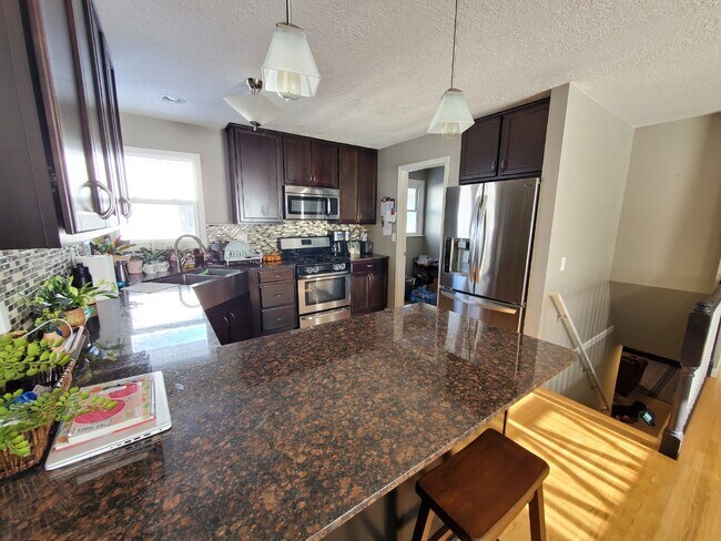 Building Photo - New Property Available for Rent in Saint L...