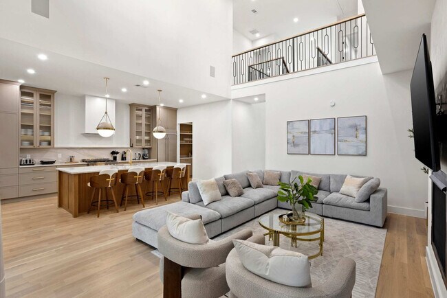 Building Photo - 8922 San Benito Way