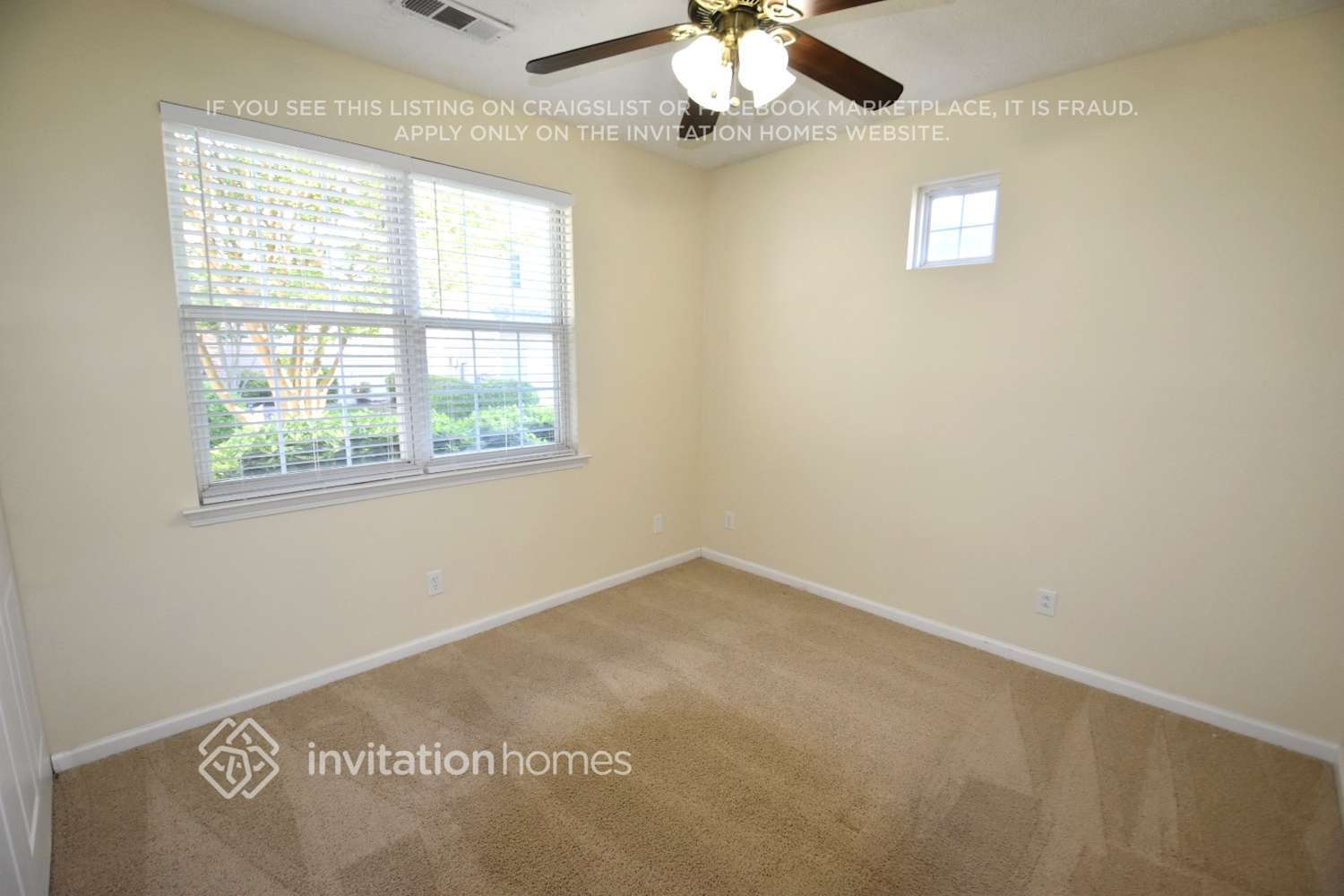 Building Photo - 202 W Oaks Pl