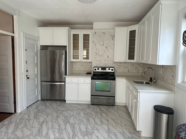 Building Photo - 364 Centre St