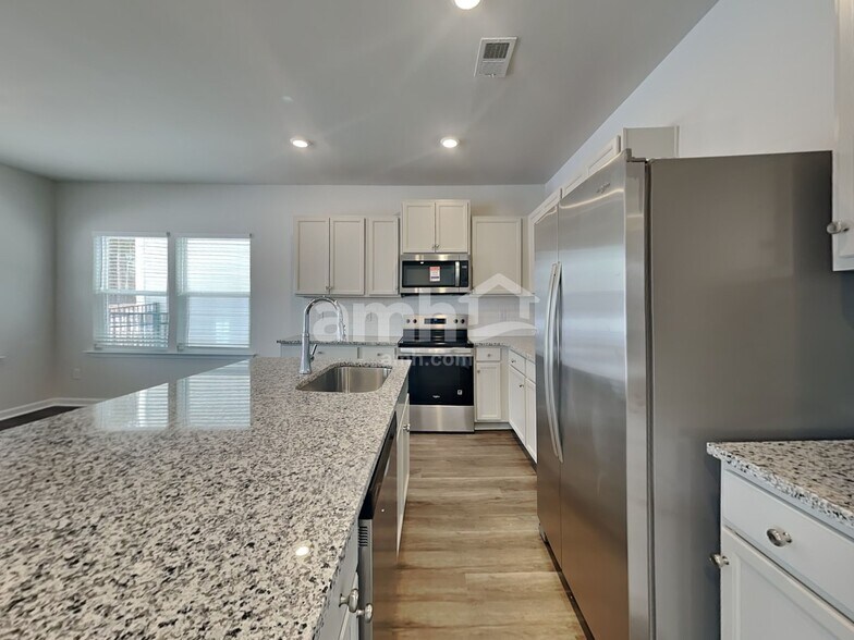 Building Photo - 3980 Zepelin Wy