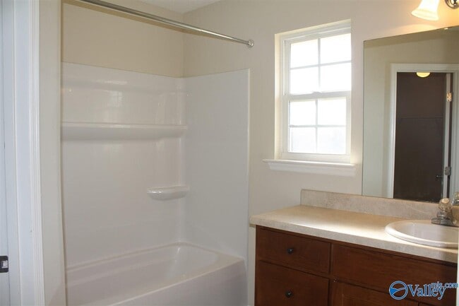 Building Photo - 7010 Thornwood Ln SE