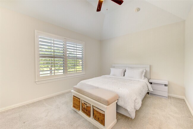 Building Photo - 2011 Spring Cedar Ln