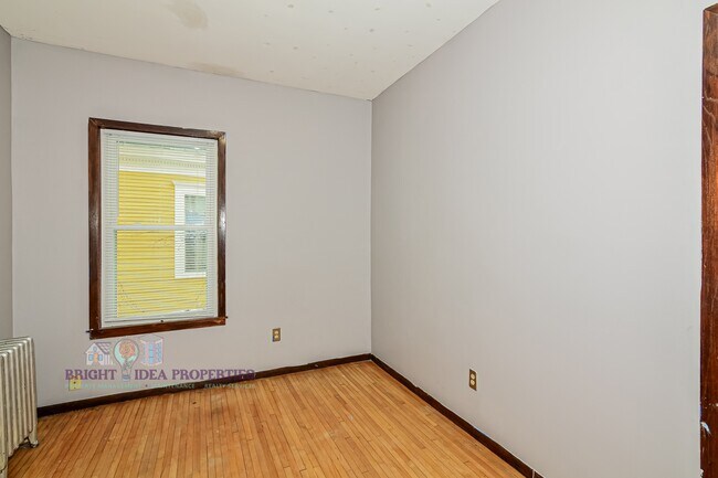 Building Photo - 2104 Emerson Ave S