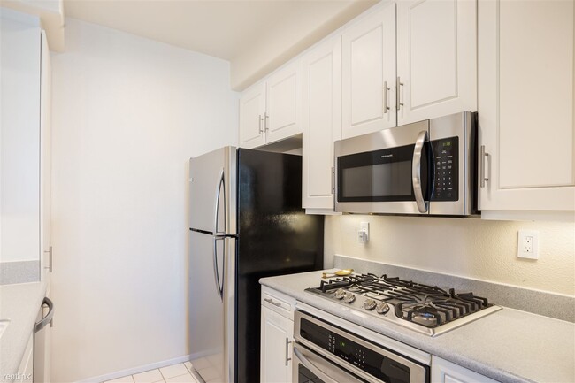 Building Photo - 1 br, 1 bath Condo - 3622 Bernwood Place