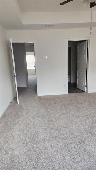 Building Photo - 969 Cades Walk