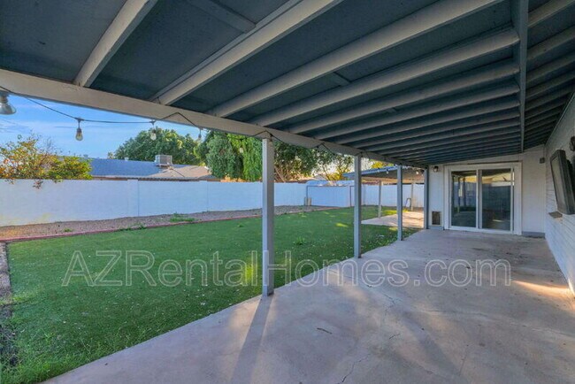 Building Photo - 621 W Plata Ave