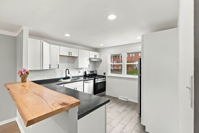 Building Photo - 840 Hilton Dr