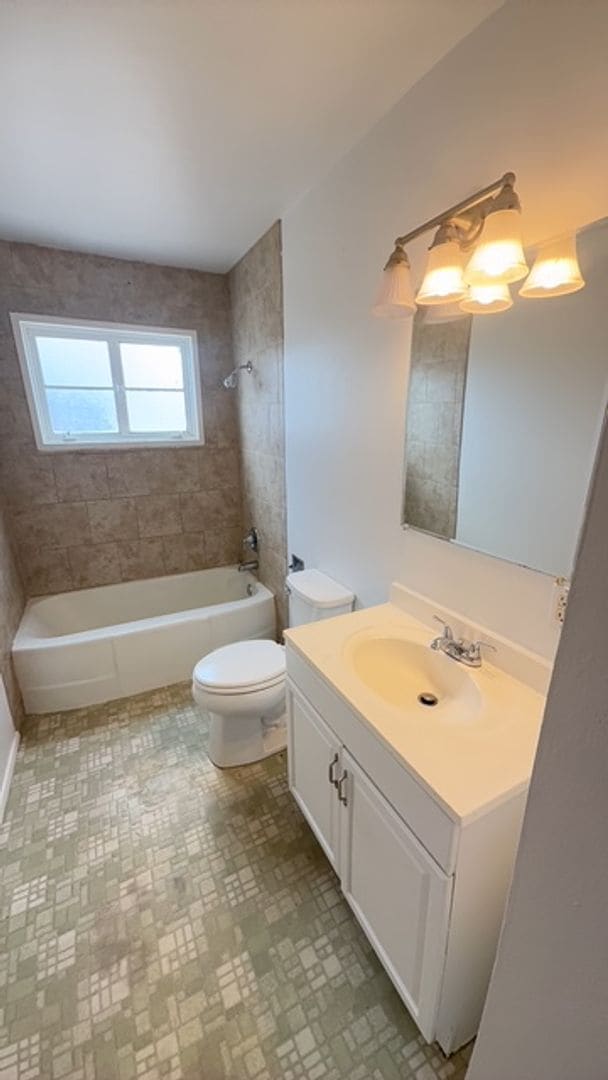 Building Photo - Centrally located in the NE Heights 4 bedroom, 1 3/4 Bath 1900 square feet.