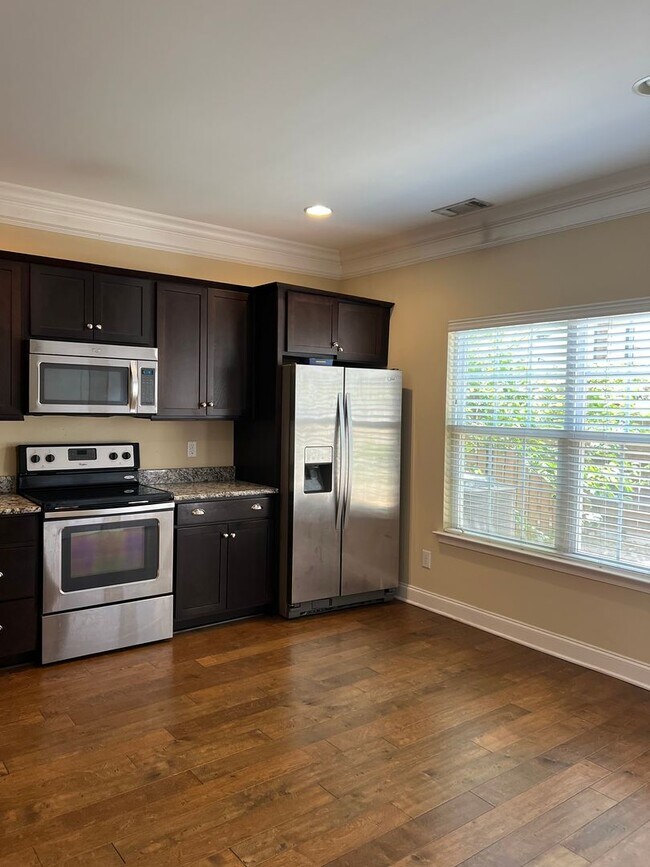 Building Photo - 8915 Sunnyfield Way
