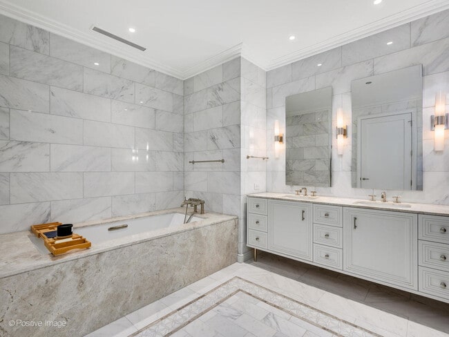 Building Photo - 435 N Michigan Ave