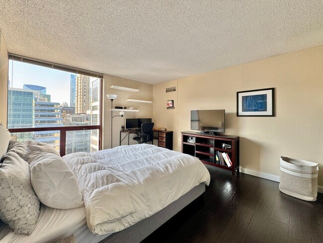 Building Photo - 200 N Dearborn St