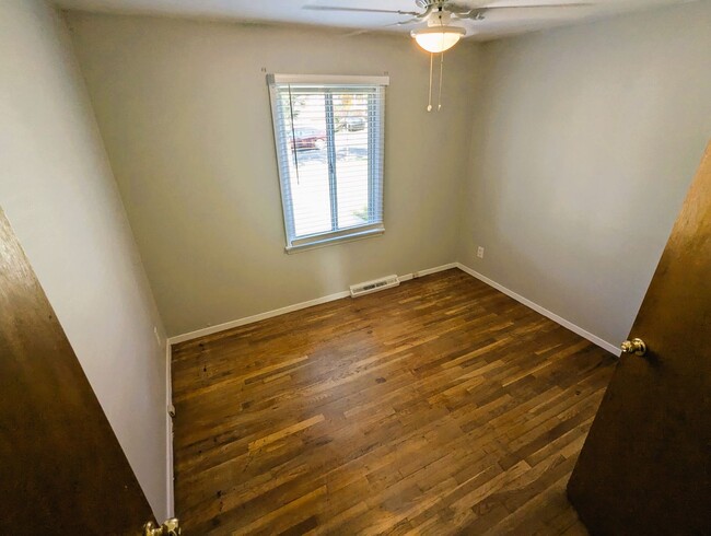 Building Photo - 3 bedroom, 1 bathroom home in College Hill...