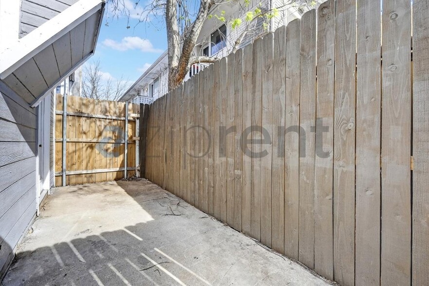 Building Photo - 4626 San Jacinto St