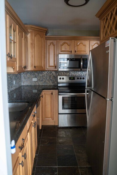 Building Photo - 6157 N Sheridan Rd