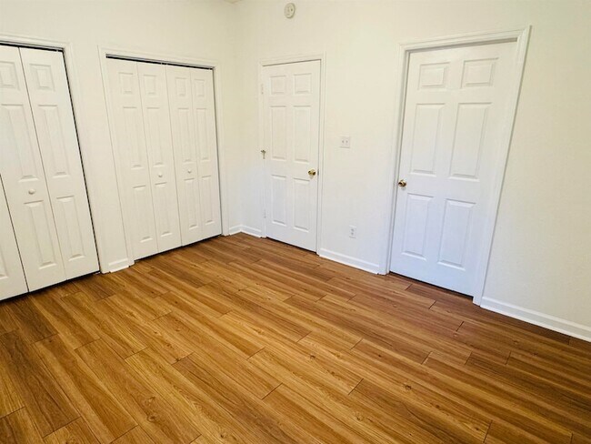 Building Photo - 924 Ashburn Dr