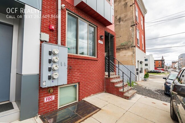 Building Photo - Two Bed Olde Kensington Apartment