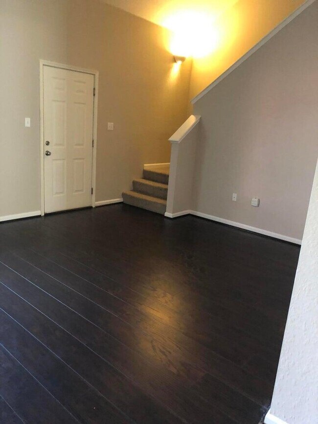 Building Photo - 1150 Airport Rd