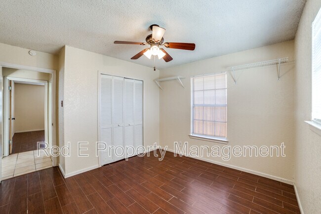 Building Photo - 5602 Ivanhoe St