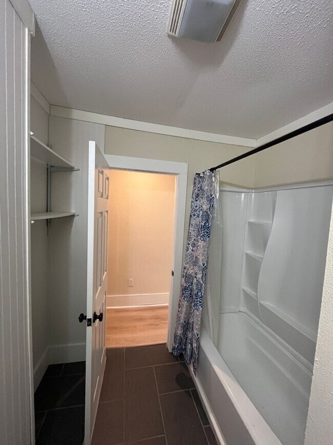 Building Photo - 12 Madison St