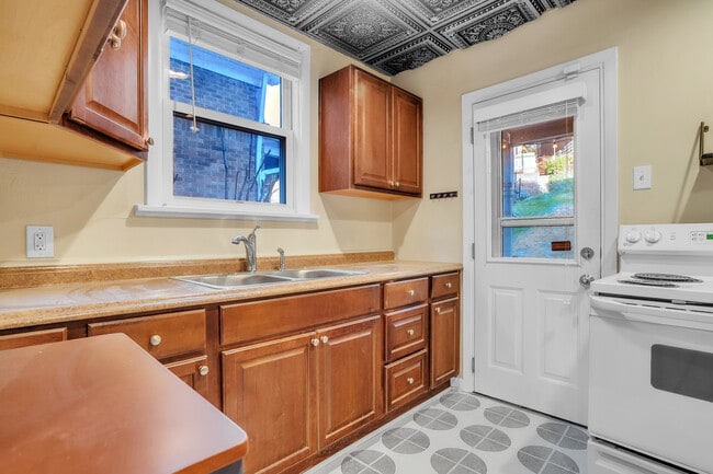 Building Photo - 1644 McFarland Rd