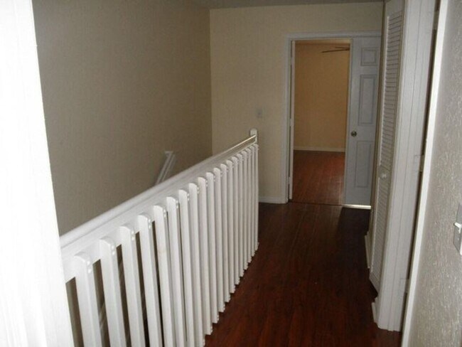 Building Photo - 876 Summit Lake Dr