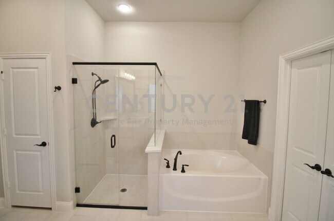 Building Photo - Stunning 3/3/2 Home with Modern Features in Waxahachie for Rent!