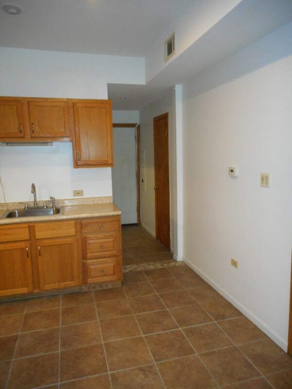 Building Photo - 4618 W Jackson Blvd