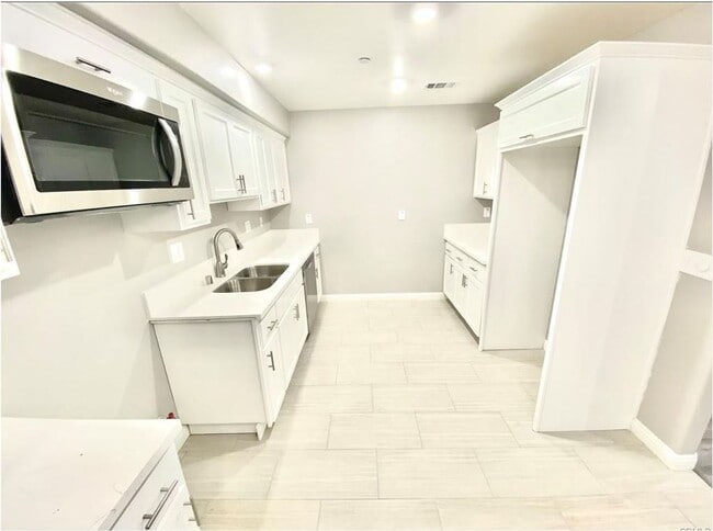 Building Photo - BROADWAY(10617)