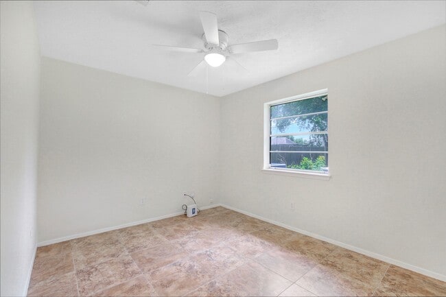 Building Photo - 10314 Paintbrush Ln