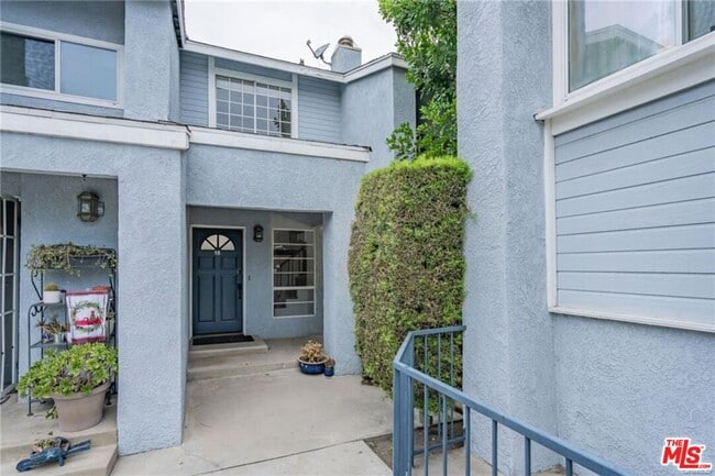 Building Photo - 9915 Variel Ave