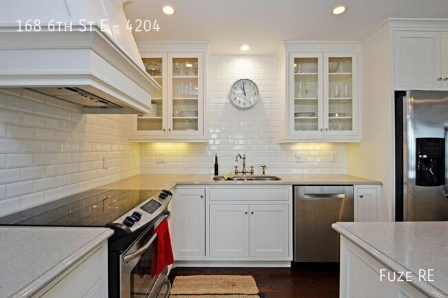 Building Photo - 168 6th St E